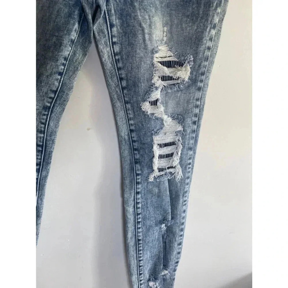 Women's KanCan Jeans Skinny Stonewash Sz 9 Blue Heavily Distressed Patches 0100 - Picture 4 of 11